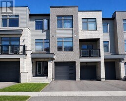 52 Vantage Lp in Newmarket, ON - Building Photo