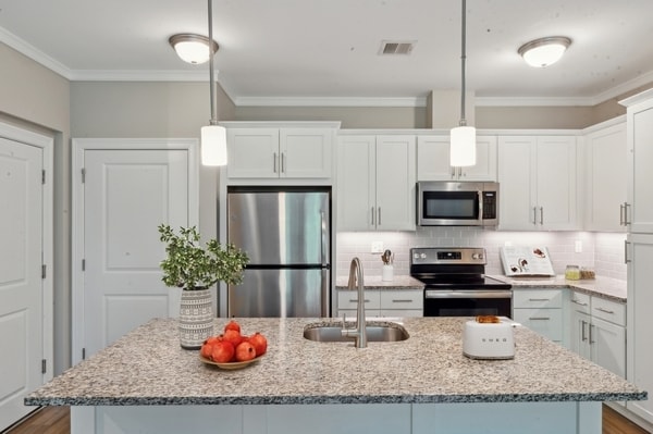 Highcroft Apartments in Simsbury, CT - Building Photo - Building Photo