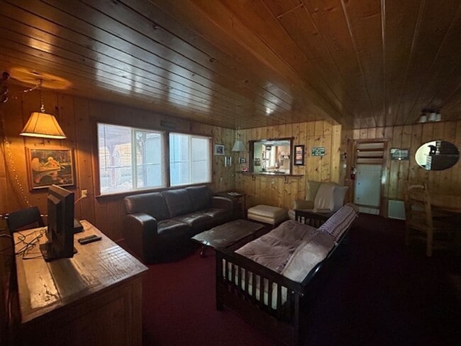42607 Willow Ave in Big Bear Lake, CA - Building Photo - Building Photo