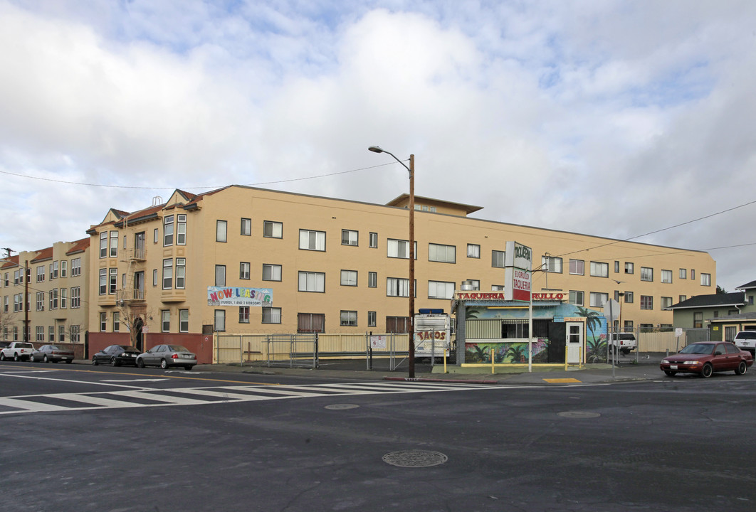 Kensington Manor Apartments in Oakland, CA - Building Photo