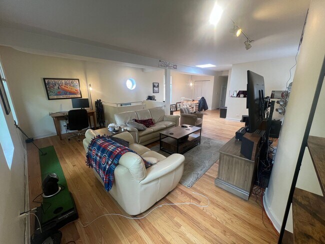 2341 N Janssen Ave in Chicago, IL - Building Photo - Building Photo