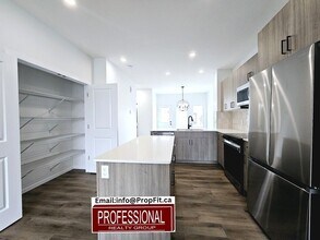 4521 Chegwin Wynd SW in Edmonton, AB - Building Photo - Building Photo