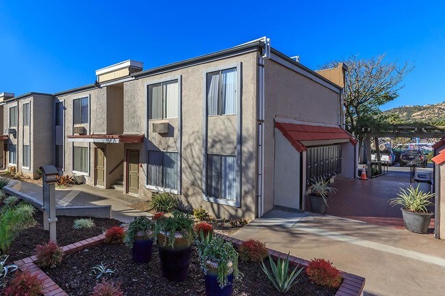 Terraza Hills in El Cajon, CA - Building Photo - Building Photo