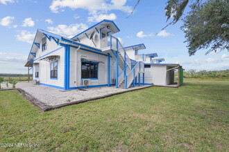 234 Cracker Swamp Dirt Rd in East Palatka, FL - Foto de edificio - Building Photo