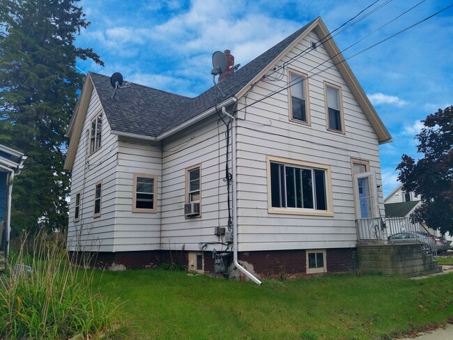 property at 2011 Monroe St