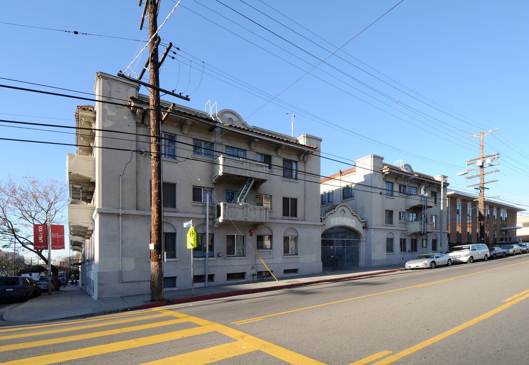 1500 James M Wood Blvd in Los Angeles, CA - Foto de edificio