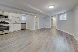 1043 N Christiana Ave in Chicago, IL - Building Photo - Building Photo