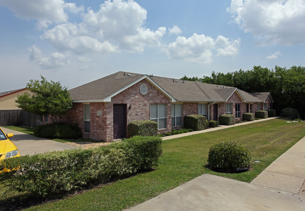 Sierra Vista in Midlothian, TX - Building Photo