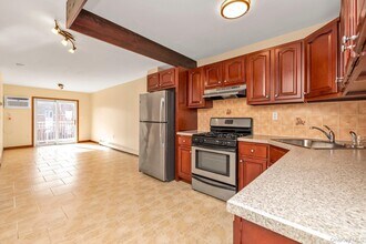 69-21 62nd Dr in Queens, NY - Building Photo - Building Photo