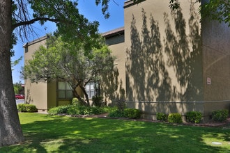 Valley Ridge Apartments in El Paso, TX - Foto de edificio - Building Photo