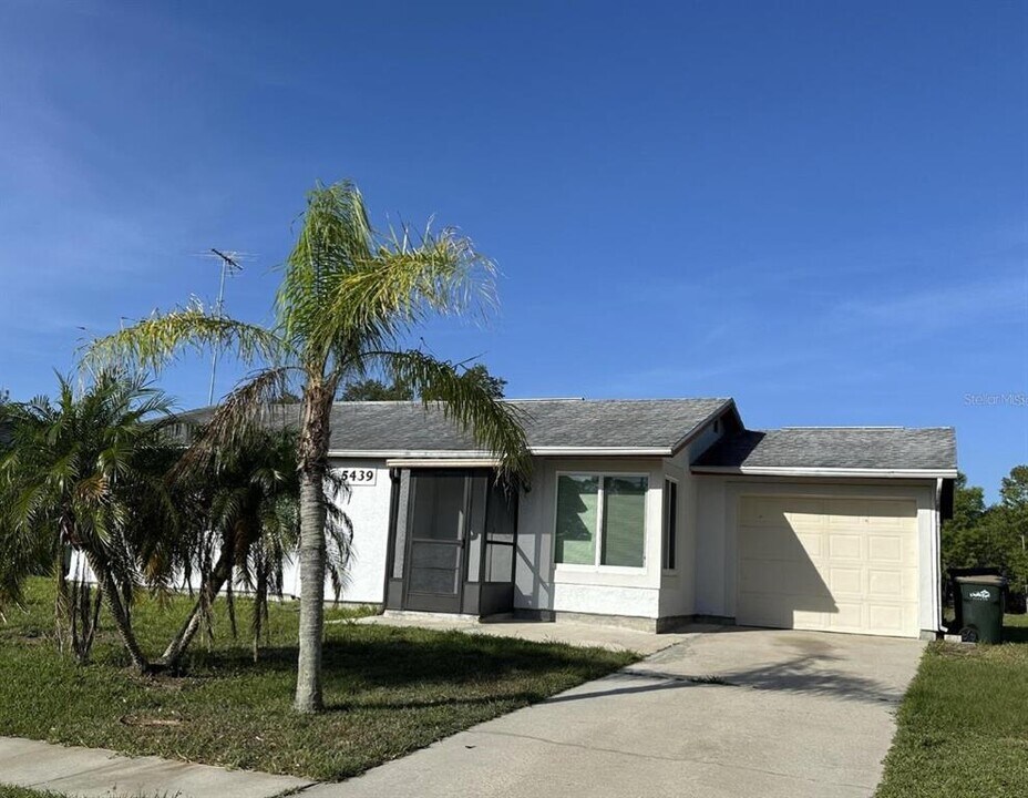 5439 Kenwood Dr in North Port, FL - Building Photo
