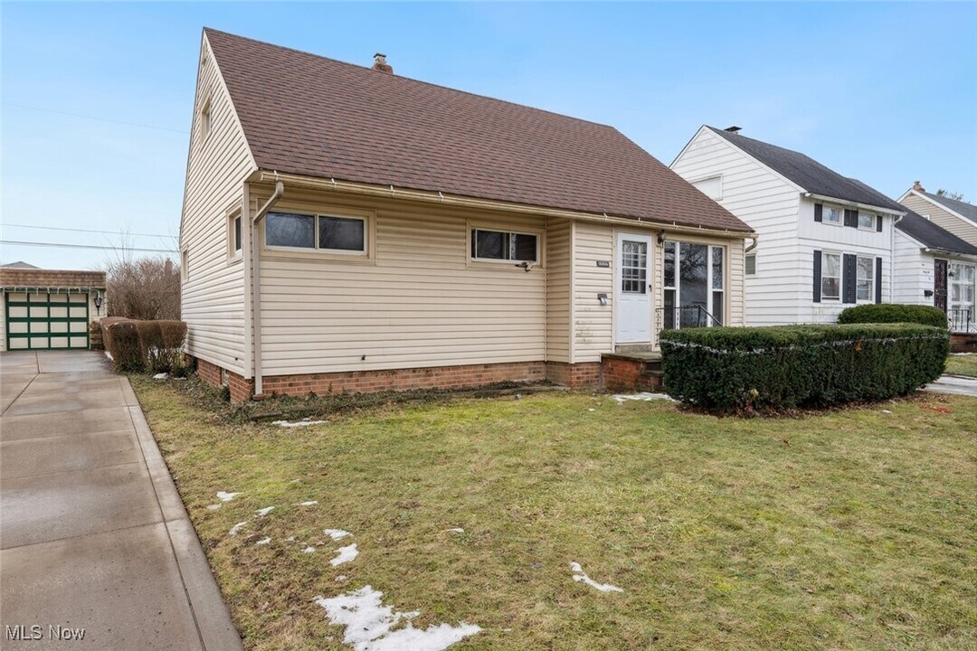 12214 Woodward Blvd in Garfield Heights, OH - Building Photo