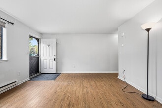 2 Branch Rd in Thomaston, CT - Building Photo - Building Photo