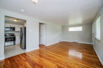 521 California Ave in Monroeville, PA - Building Photo - Building Photo