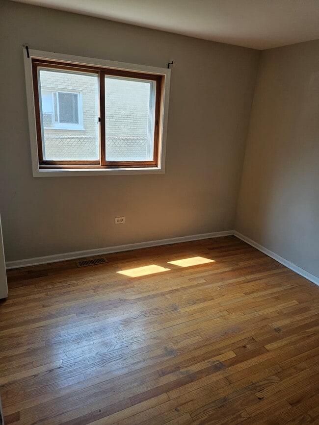 513 N Valerie Ln, Unit Unit 2 in Addison, IL - Building Photo - Building Photo