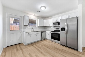 14791-14793 Dutchmans Dr in Rogers, AR - Building Photo - Building Photo