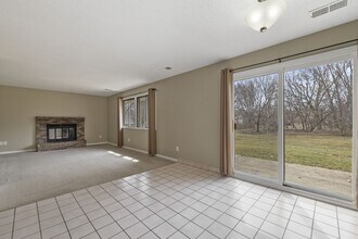 9350 176th St W in Lakeville, MN - Building Photo - Building Photo