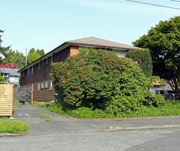 Saraman Apartments in Seattle, WA - Building Photo - Building Photo