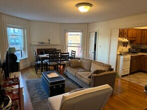 910 Beacon St, Unit 4 in Boston, MA - Building Photo - Building Photo