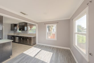 14947 Chatsworth St in Mission Hills, CA - Building Photo - Building Photo