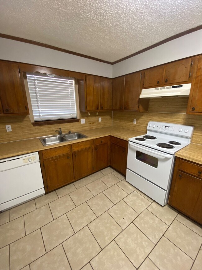 1225 Woodside Dr in Conway, AR - Building Photo - Building Photo