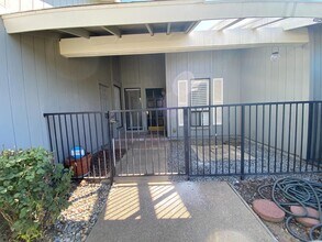 8296 N Raisina Ave in Fresno, CA - Building Photo - Building Photo