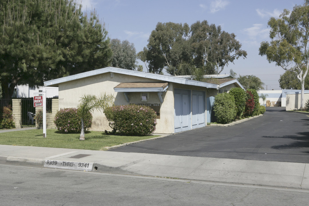 9337-9341 Ramona St in Bellflower, CA - Foto de edificio