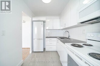 1500 Bathurst St in Toronto, ON - Building Photo - Building Photo