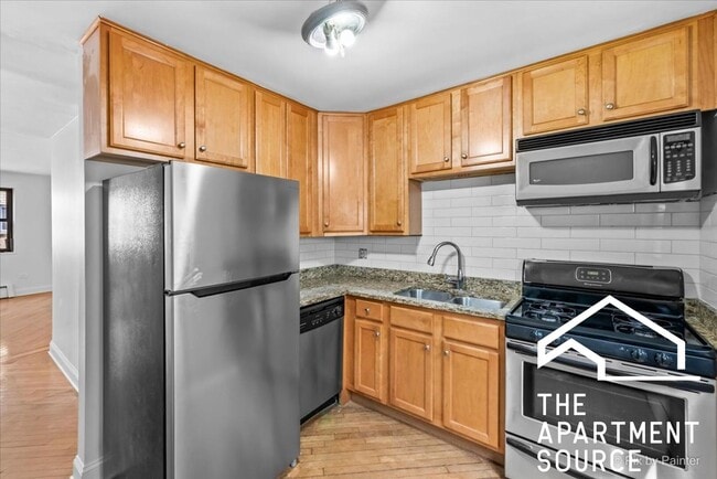 7608 N Rogers Ave in Chicago, IL - Building Photo - Building Photo