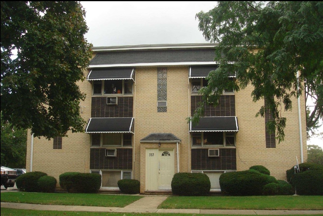 333 N Princeton Ave in Villa Park, IL - Foto de edificio