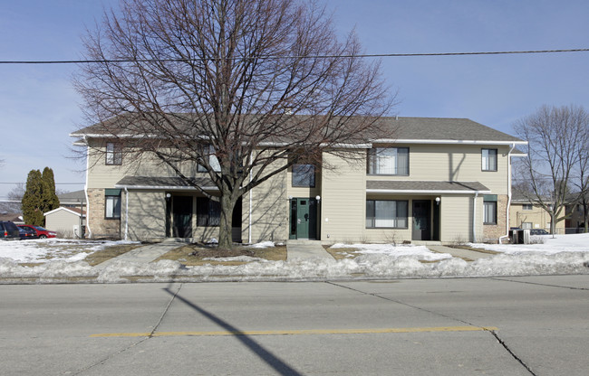 Washington Square Apartments in Cudahy, WI - Building Photo - Building Photo