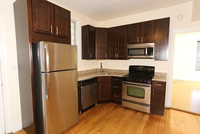 2031 W Moffat St, Unit 2 in Chicago, IL - Building Photo - Building Photo