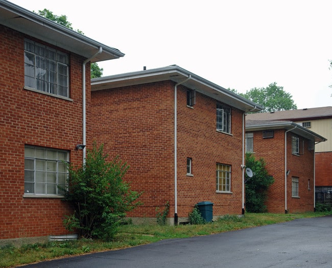 2537-2561 Vera Ave in Cincinnati, OH - Foto de edificio - Building Photo