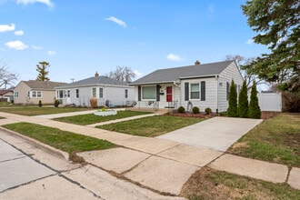 2515 E Crescent St in Racine, WI - Building Photo - Building Photo