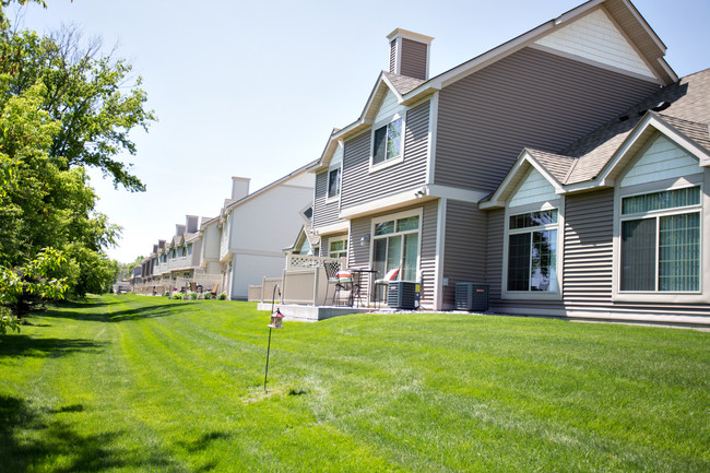 Cascade Shores Townhomes in Rochester, MN - Foto de edificio - Building Photo