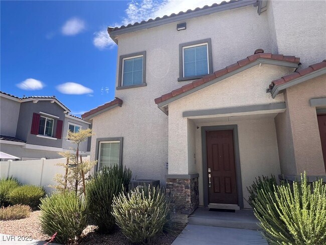 7346 N Decatur Blvd in Las Vegas, NV - Building Photo - Building Photo