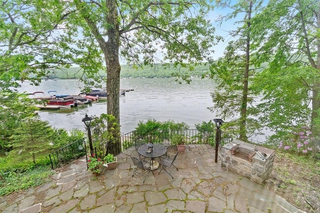 45 Woods Rd in Greenwood Lake, NY - Building Photo - Building Photo