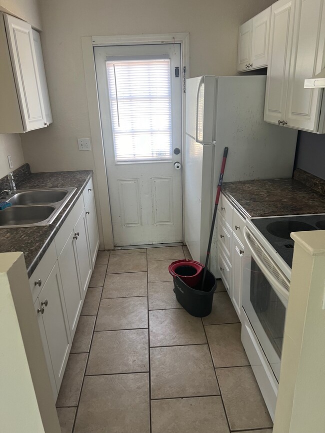 11192 Kimberly Ave, Unit A in Englewood, FL - Foto de edificio - Building Photo