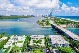 286 Bal Bay Dr in Bal Harbour, FL - Building Photo - Building Photo