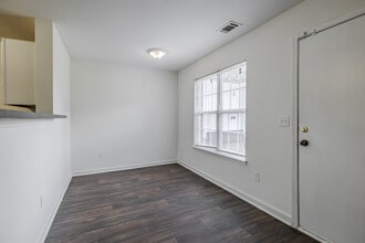 Greens at Stonecreek in Lithonia, GA - Foto de edificio - Interior Photo