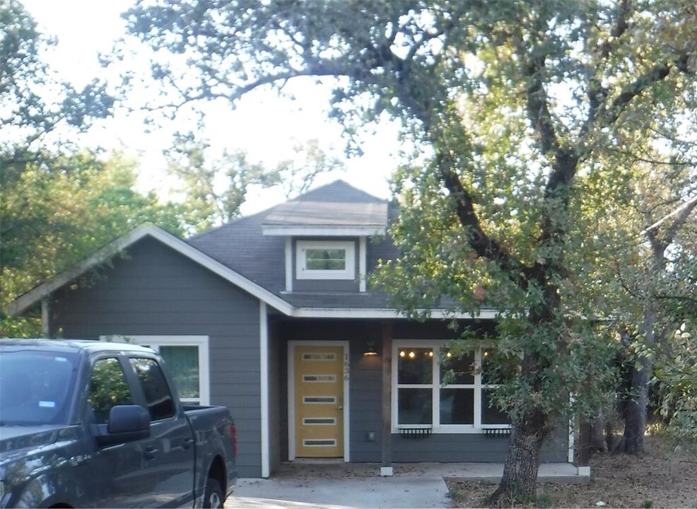 1636 Navajo Trail in Kingsland, TX - Building Photo