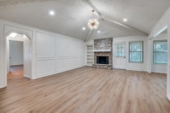 1015 De Pauw Dr in Arlington, TX - Foto de edificio - Building Photo