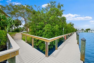 3041 Sandpiper Bay Cir in Naples, FL - Building Photo - Building Photo