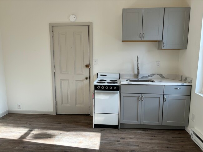 107 King St, Unit 1 in Pottstown, PA - Building Photo - Building Photo