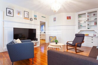 1247 Beacon St, Unit 2 in Brookline, MA - Foto de edificio - Building Photo