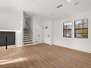 4933 Parkwest Dr in Stone Mountain, GA - Foto de edificio - Building Photo