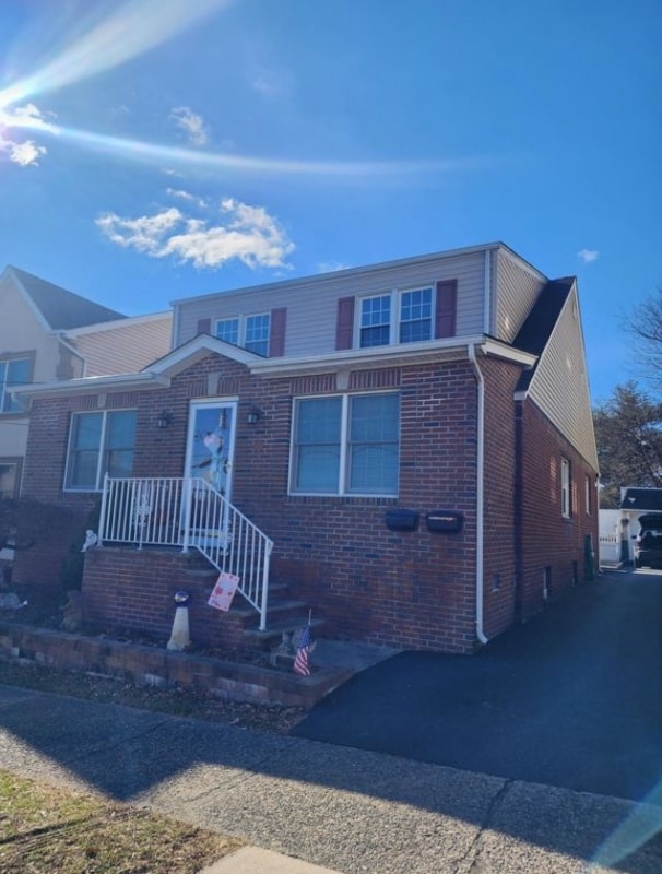 property at 13 Hobart Pl