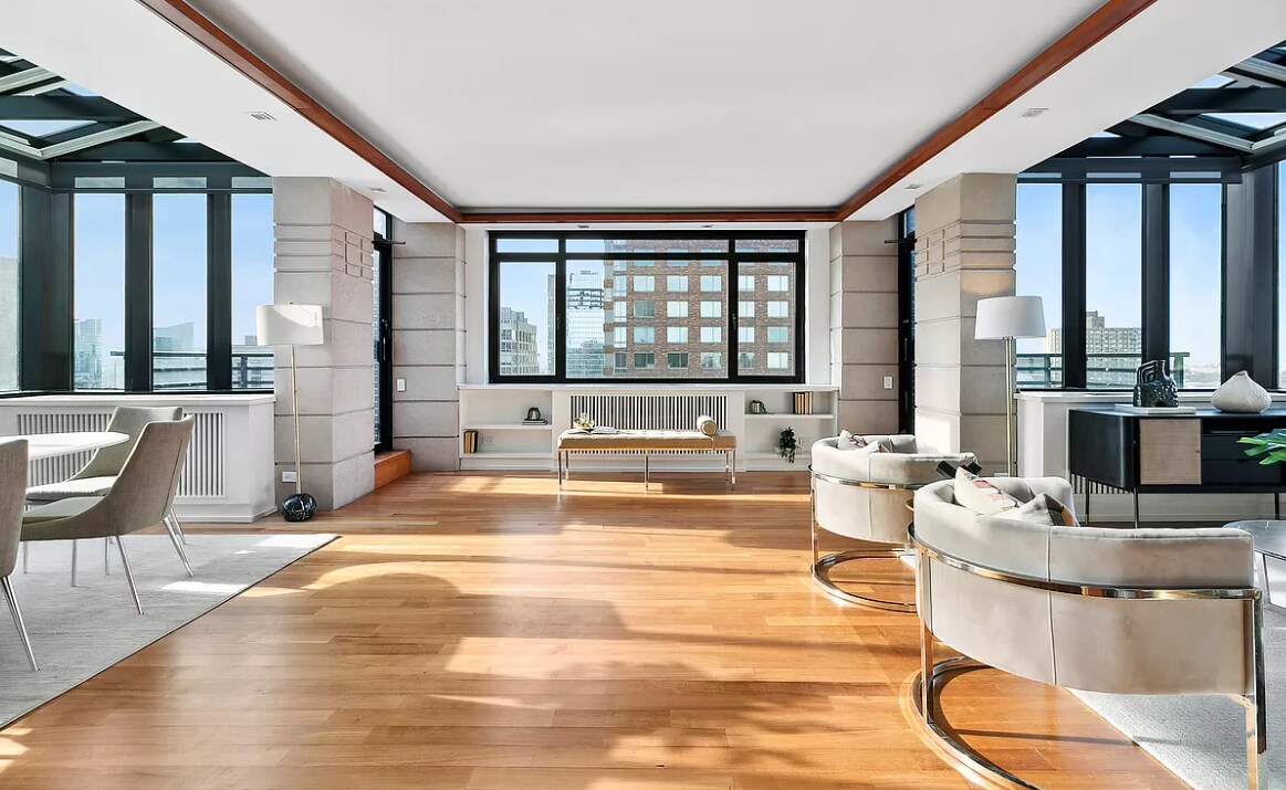 70 W 69th St in New York, NY - Building Photo