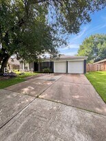 2005 Yorktown Ct S in League City, TX - Building Photo