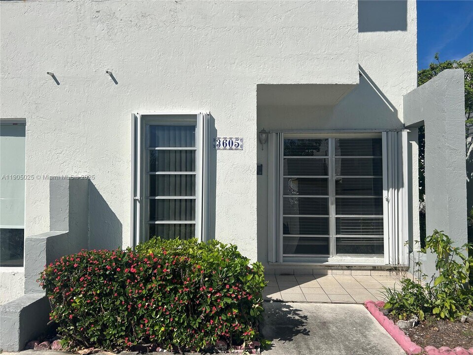 3605 SW 17th St in Miami, FL - Building Photo